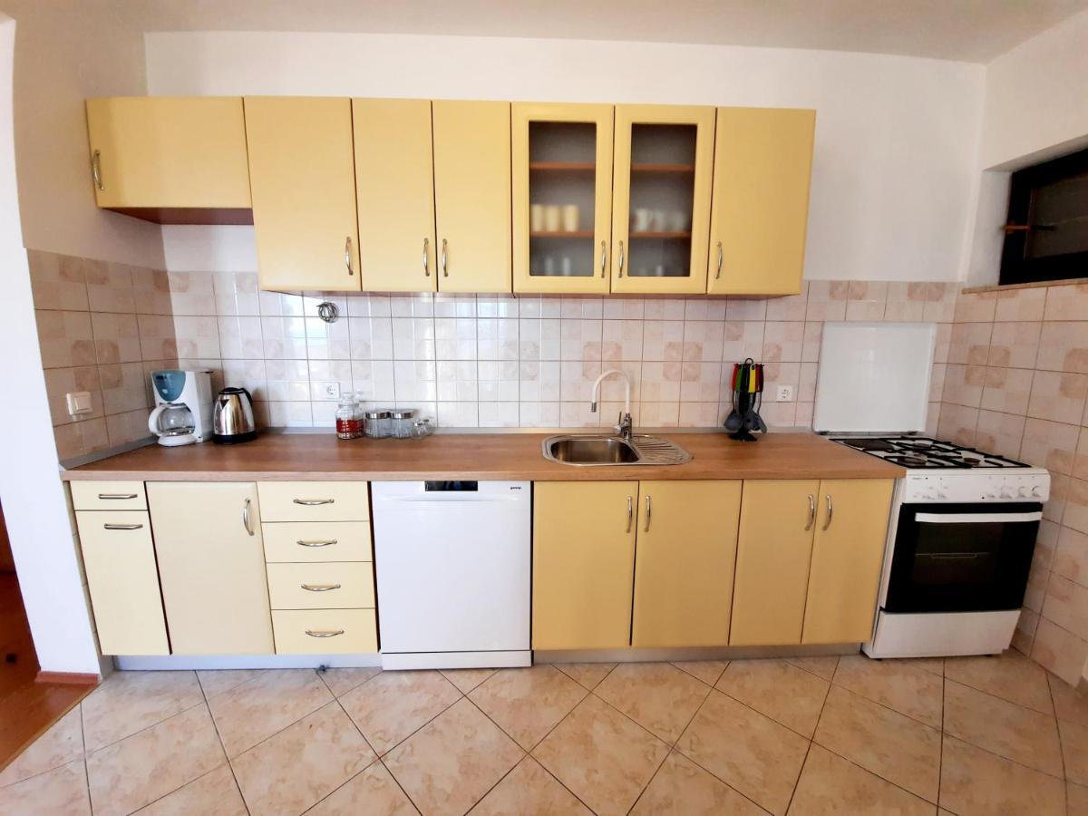 Lovely 3-Bedroom Apartment With Breathtaking View Dugi Rat Eksteriør billede