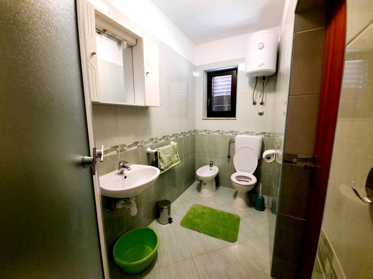 Lovely 3-Bedroom Apartment With Breathtaking View Dugi Rat Eksteriør billede