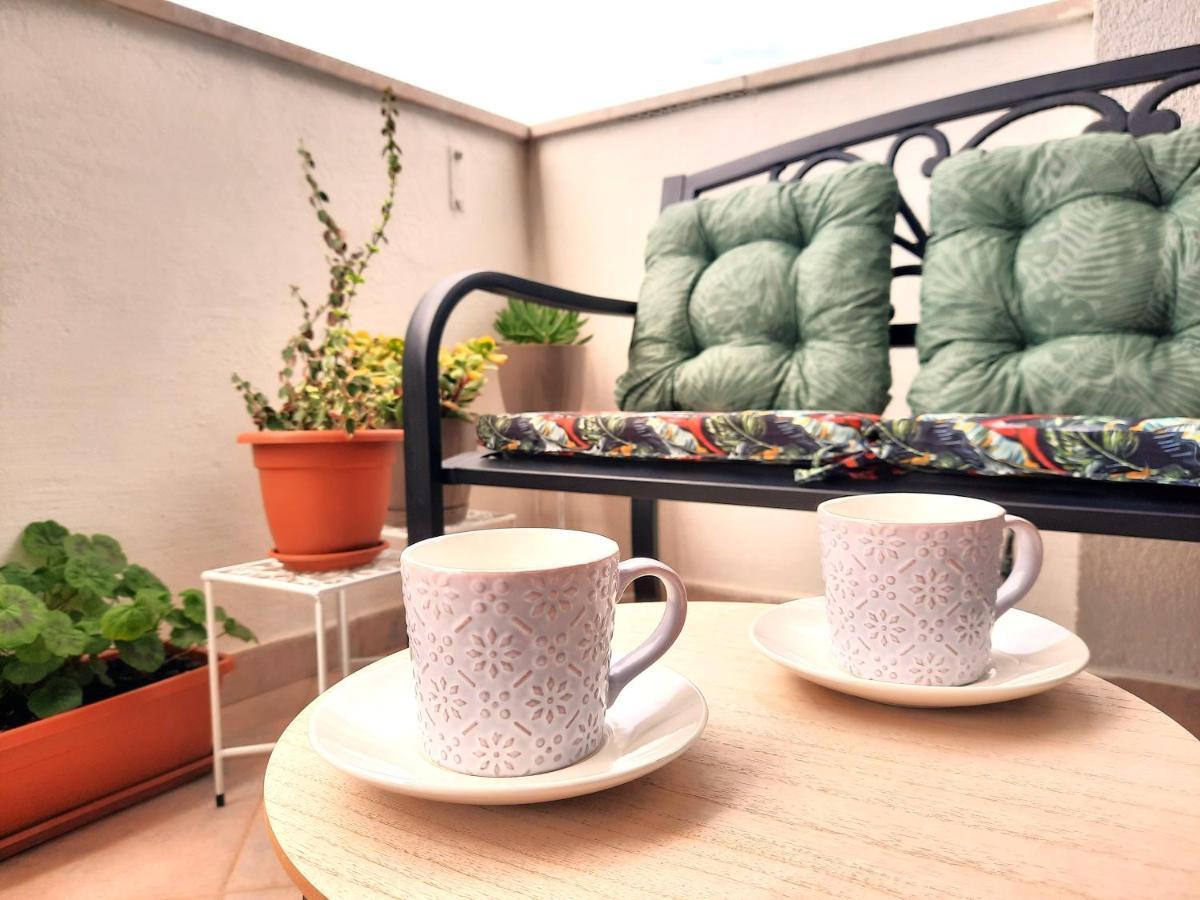 Lovely 3-Bedroom Apartment With Breathtaking View Dugi Rat Eksteriør billede