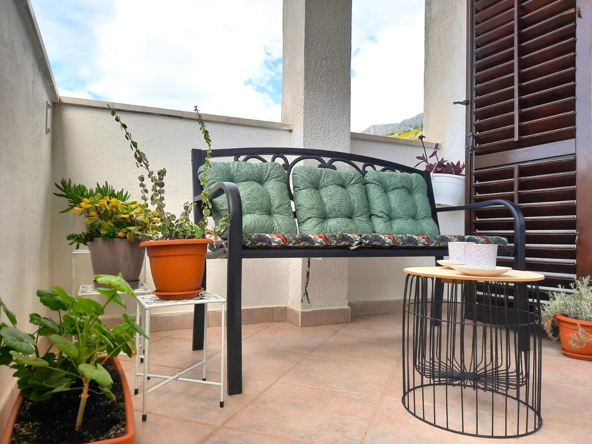 Lovely 3-Bedroom Apartment With Breathtaking View Dugi Rat Eksteriør billede