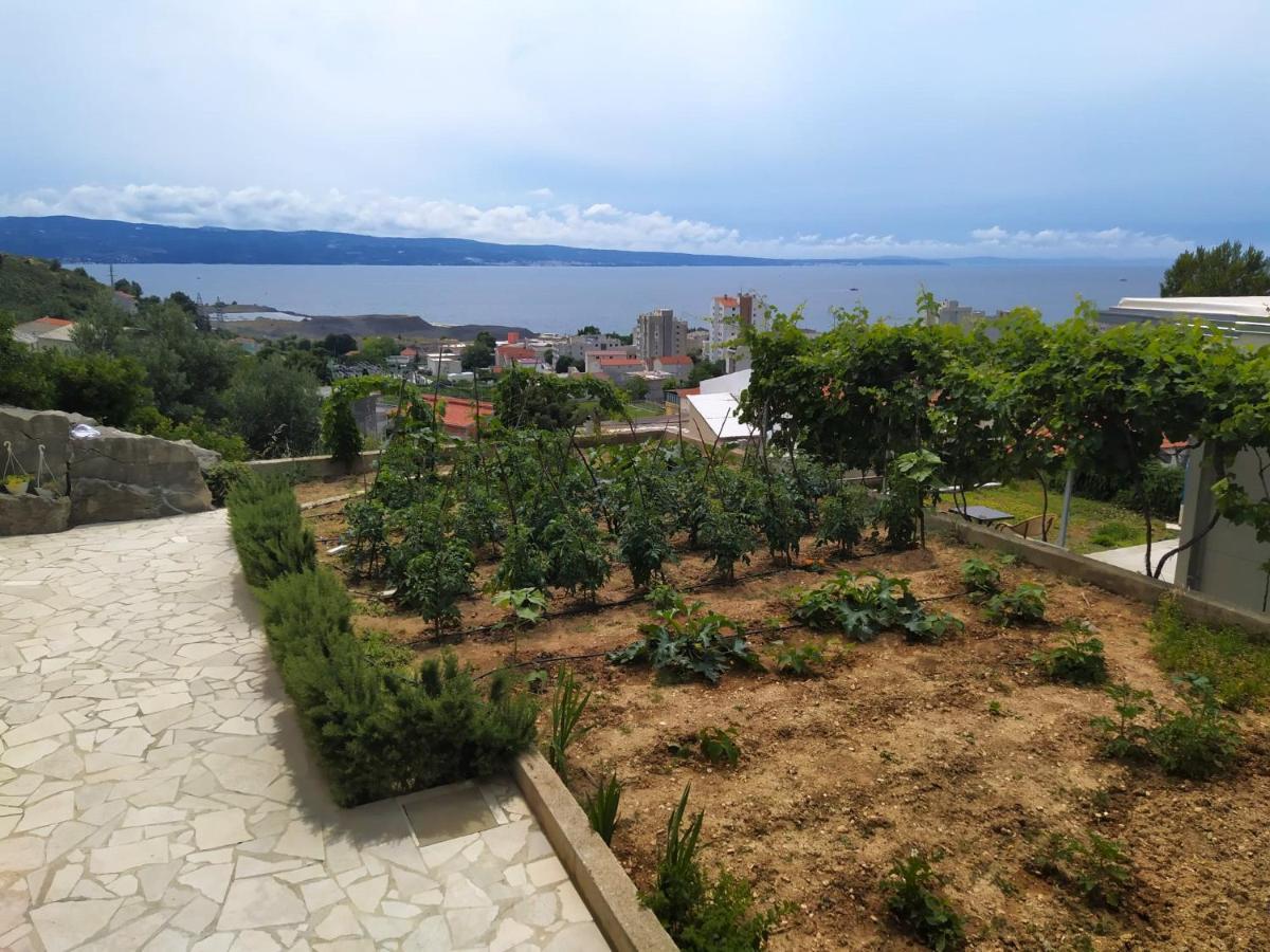 Lovely 3-Bedroom Apartment With Breathtaking View Dugi Rat Eksteriør billede