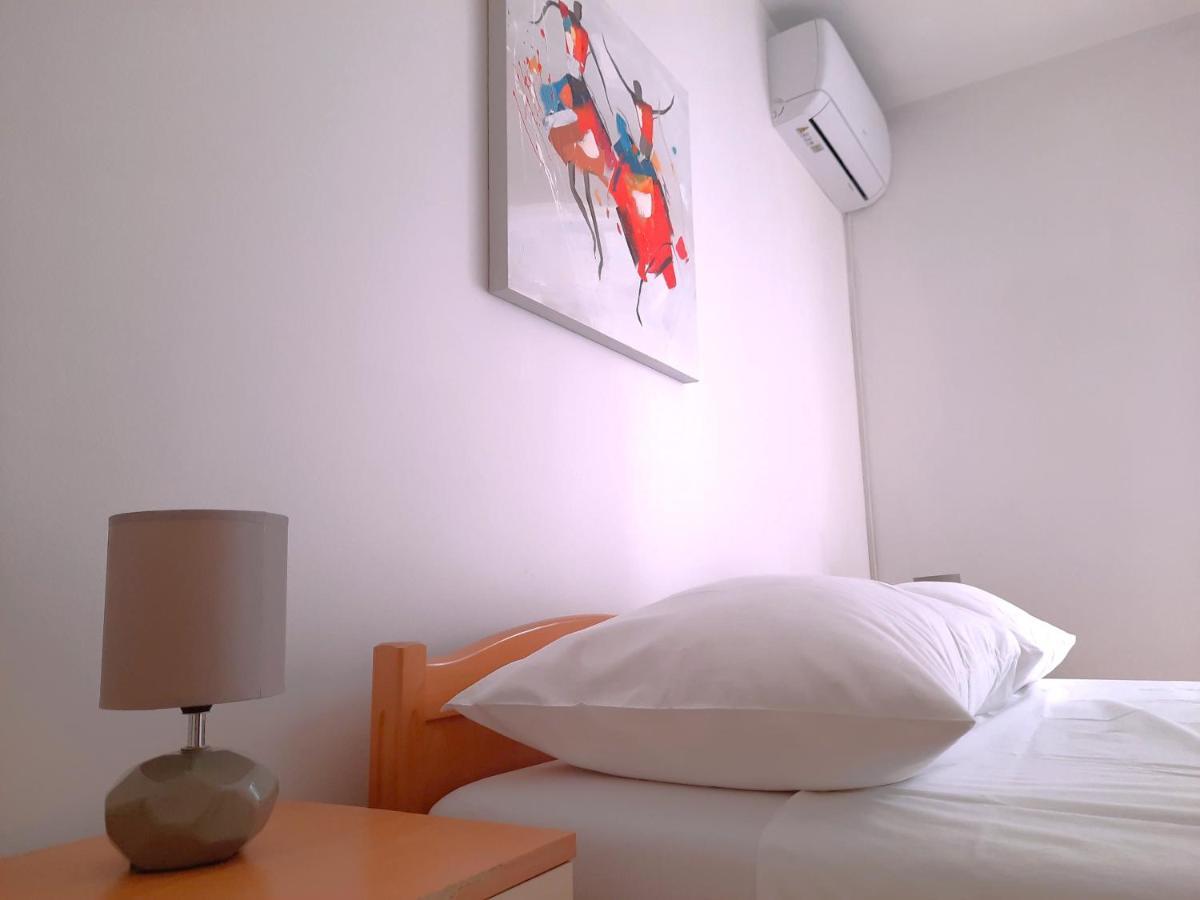 Lovely 3-Bedroom Apartment With Breathtaking View Dugi Rat Eksteriør billede